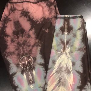 teeki leggings, feathers, size small EUC ⭐️